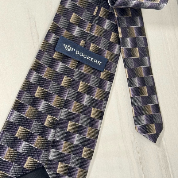 Dockers Elegant Black and Gold Men's Tie Geometric Print - Picture 2 of 2